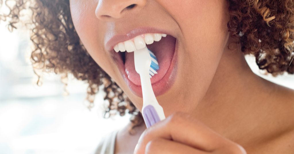 How to Clean Your Tongue